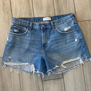 Abercrombie boyfriend shorts midrise (size 31)